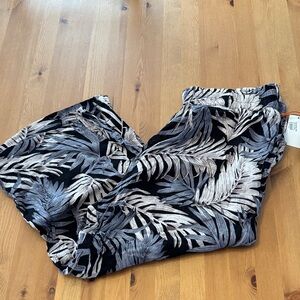 NWT! Dex Black Tape Dark Palm Black and Gray Leaf Print Petite Pants Xl